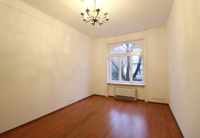 Budapest VI. district Bajza street B class office building, office for rent