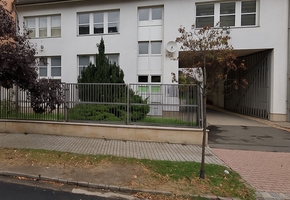 Budapest XIII. district in a valuable area 130sqm front office area with 169sqm office area on first floor, independent building for rent