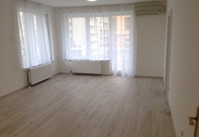 Budapest II. district Bécsi street Zsigmond udvar 97sqm large flat for office purpose to let
