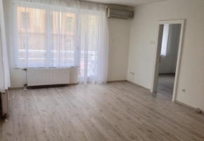 Budapest II. district Bécsi street Zsigmond udvar 97sqm large flat for office purpose to let